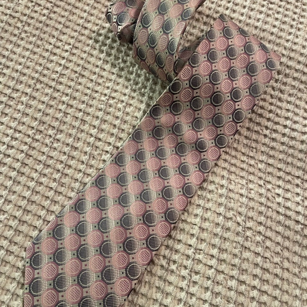 Elegant Platinum Designs Patterned Tie in Pink and Gray